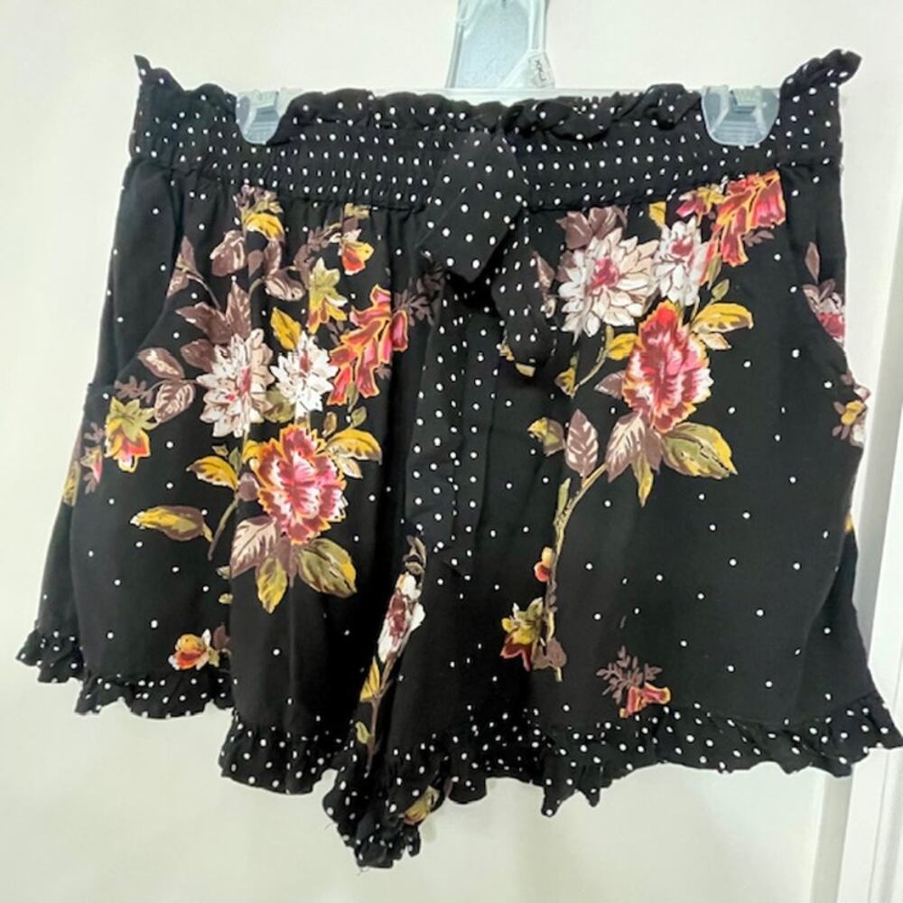 A Beautiful Soul Floral Shorts - size XL